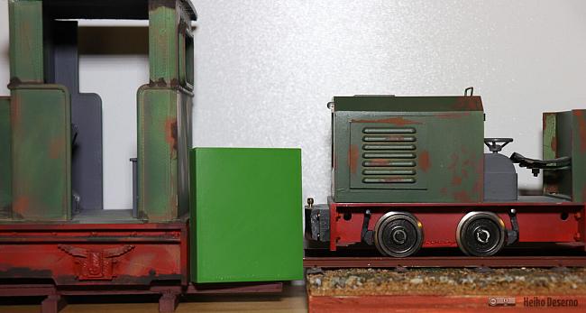 Grünes Filament im Vergleich zu anderen Feldbahnmodellen. Der Farbton ist zu hell.