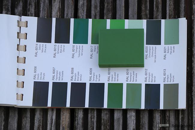 Farbvergleich Filament und RAL-Karte.