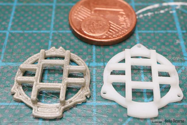 Kleinteile im Vergleich FDM und SLA.