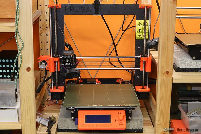 Prusa MK3S mit Filament-Zuführung von oben.