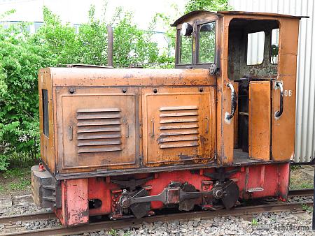 Ns2f des *Feldbahnmuseums Frankfurt aus dem dritten 
Fertigungszeitraum mit weiteren Verkleidungen am Führerhaus.