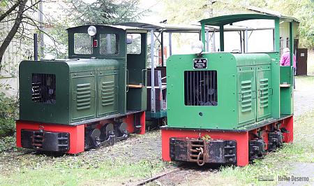 Rechts eine Ns2f aus dem ersten Fertigungszeitraum mit offenem Führerhaus der Feldbahnsammlung Ilmenau.