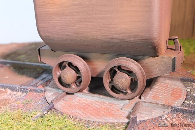 Blick auf den Lorenrahmen im Rostton.