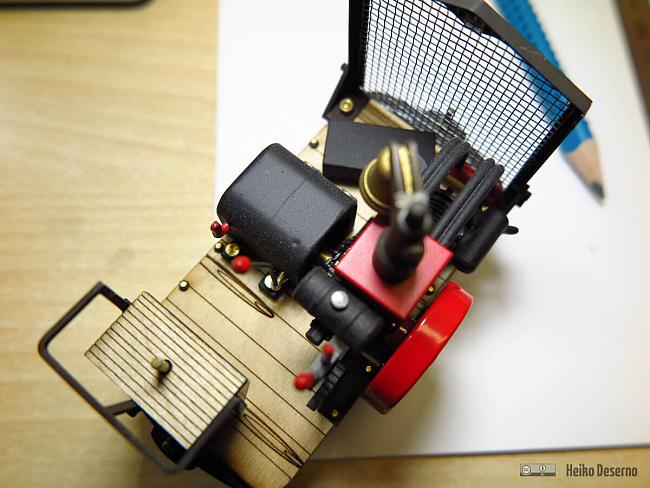 Antrieb des Regner-Schienenkulis. In der Getriebebox links steckt der kleine 1512 Faulhaber-Getriebemotor.