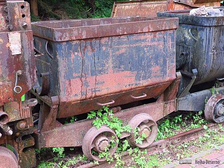 Dieser Grubenhunt hat seine besten Jahre hinter sich. Der Rost scheint unter der schwarzen Farbe hindurch.