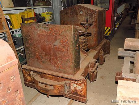 Eine besonders vergammelte Ohrenstein & Koppel Feldbahnlok in Frankfurt. Sehr schön sind die verschiedenen Rostfarben zu sehen. Dunkler Rost ist älter als heller Rost.