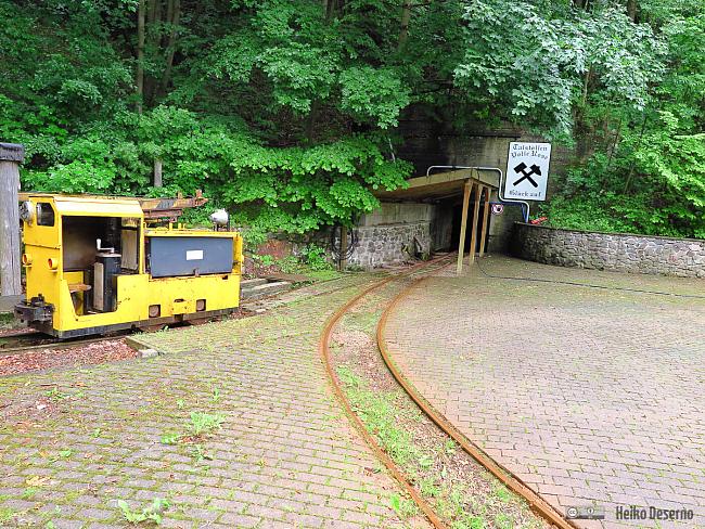 Gepflasterter Vorplatz vor dem Mundloch in der Grube Schortetal in Langenwiesen.