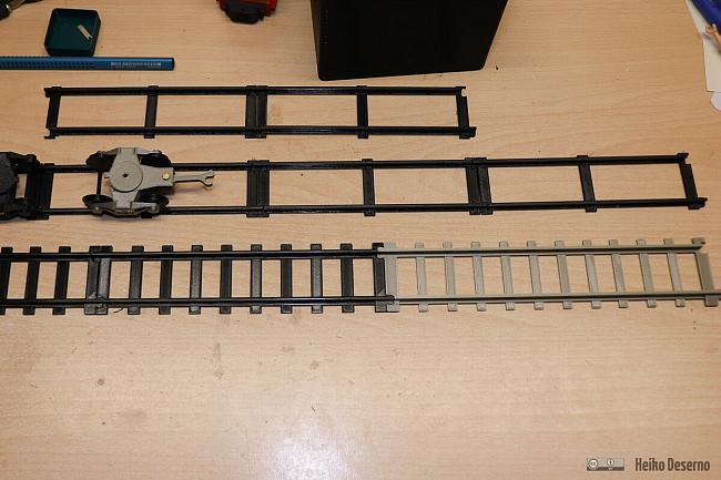 Vorn das 200 mm OS-Railway-Gleis. Dahinter die neuen
Stückgleise mit 160 mm Länge.